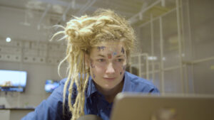 THE MIRROR REPRESENTS THINGS.00_11_23_22.Standbild062