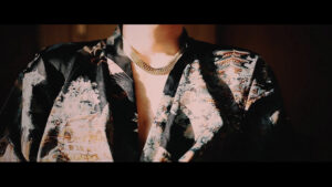 VERRUECKTE_HUNDE__DER_DJ_HAT_NICHT_MEHR_ALLE_PLATTEN_IM_SCHRANK.00_00_12_06.Standbild241