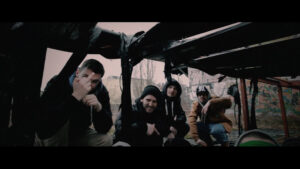 VERRUECKTE_HUNDE__DER_DJ_HAT_NICHT_MEHR_ALLE_PLATTEN_IM_SCHRANK.00_01_21_10.Standbild284