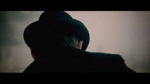 VERRUECKTE_HUNDE__DER_DJ_HAT_NICHT_MEHR_ALLE_PLATTEN_IM_SCHRANK.00_02_48_18.Standbild317